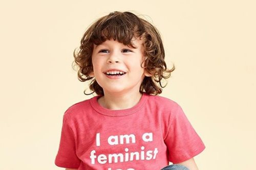 Γιατί αυτό το φεμινιστικό T-shirt προκάλεσε τόσα αρνητικά σχόλια στο ίντερνετ;