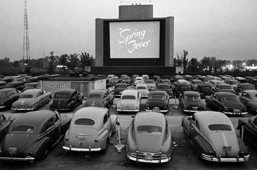 To μοναδικό drive in cinema της Αθήνας, βλέπει την πόλη από ψηλά 