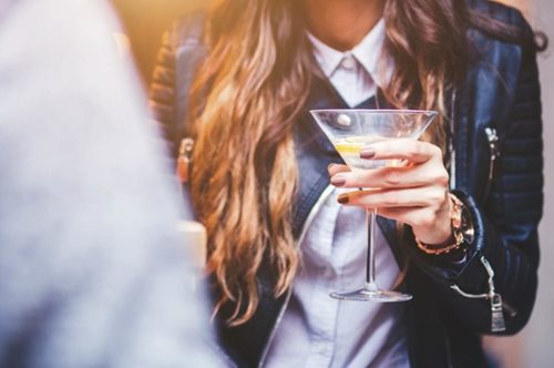 Οι 4 περίεργες χρήσεις της βότκας που δεν σου έχουν περάσει από το μυαλό