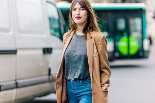 Ο άχαστος παριζιάνικος συνδυασμός για το καλοκαίρι με τον οποίο δεν μπορείς να κάνεις ποτέ λάθος