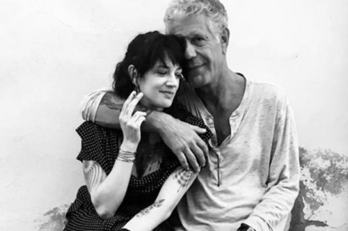 Το κρυπτογραφημένο μήνυμα της Άζια Αρτζέντο λίγες ώρες πριν την αυτοκτονία του Άντονι Μπουρντέν