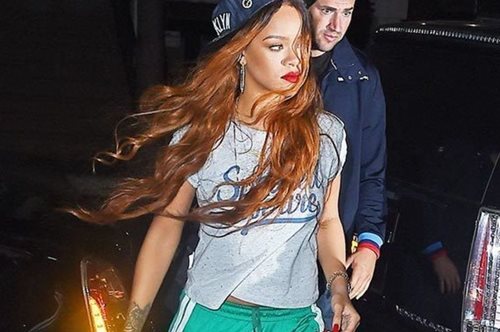 Η Ριάνα φόρεσε το απόλυτο χρώμα του καλοκαιριού και της πηγαίνει πολύ