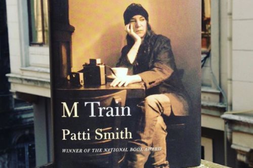 Μα τι ωραία που γράφει η Πάτι Σμιθ. Να τι θα διαβάσεις τώρα