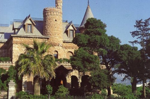 Ποιος γκρέμισε τον παραμυθένιο πύργο των Αμπελοκήπων με τα 32 δωμάτια και τις πολεμίστρες