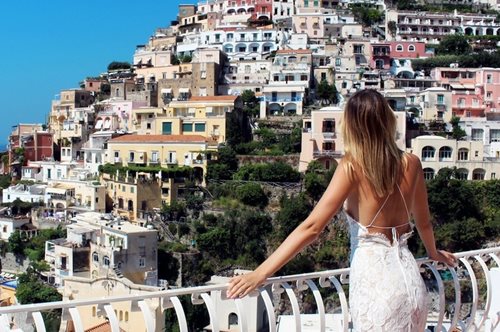 To ιερό δισκοπότηρο της μόδας. Βρήκαμε το Zara παντελόνι που χαρίζει αριστοκρατικό αέρα 