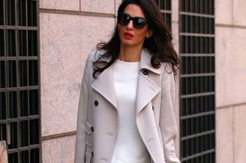 Η Αμάλ Κλούνεϊ φόρεσε χειμωνιάτικο φόρεμα στα μέσα Ιουνίου και μας έπεισε