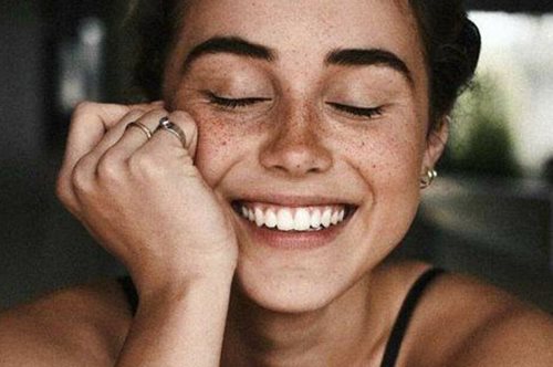 Η αντιγηραντική κρέμα χεριών που στοιχίζει 1,50€ και έχει σαρώσει όλα τα βραβεία ομορφιάς 