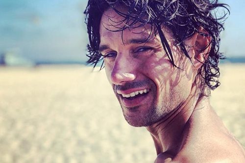 Νέο look για τον Πάνο Βλάχο. Το δημόσιο σχόλιο του ηθοποιού για την αλλαγή στην εμφάνισή του