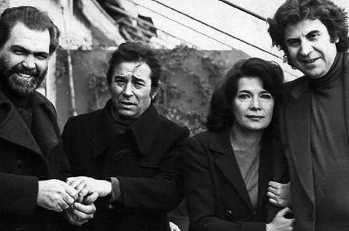 Τη νύχτα που η Χούντα συνέλαβε τη Τζένη Καρέζη μέσα στο θέατρο. Η παράσταση που σημάδεψε την Ελλάδα