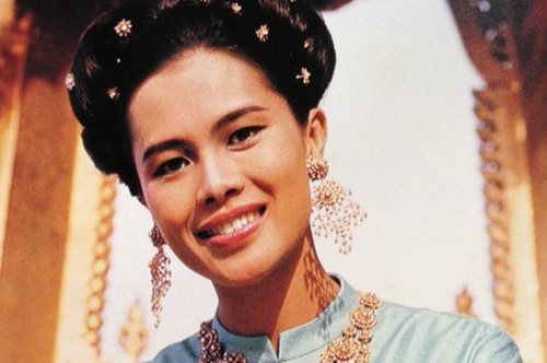 Η εξωτική καλλονή από την Ταϊλάνδη, που έγινε βασίλισσα και την αποκαλούσαν “Τζάκι της Ανατολής