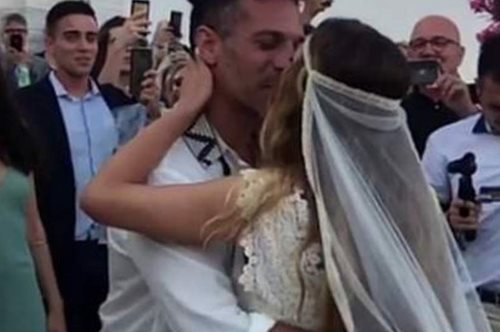 Ο νησιώτικος γάμος του Γιώργου Χρανιώτη και της αγαπημένης του, στην Τήνο