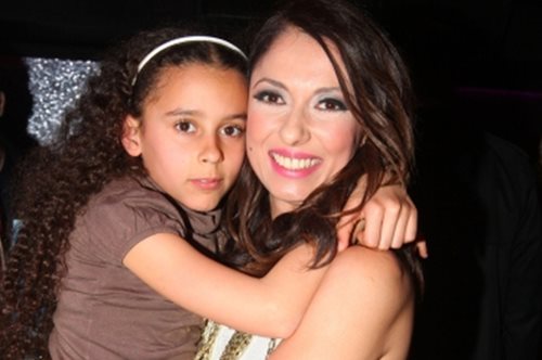 Η κόρη της Ματθίλδης Μαγγίρα επέστρεψε στην Ελλάδα για διακοπές και φωτογραφίζεται με τη μαμά της 