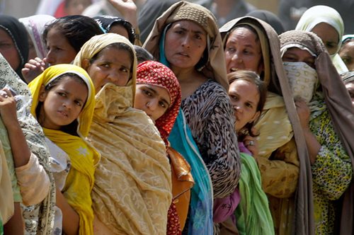 Έρευνα: Οι περισσότερες έφηβες στο Πακιστάν θεωρούν την ενδοοικογενειακή βία δικαιολογημένη