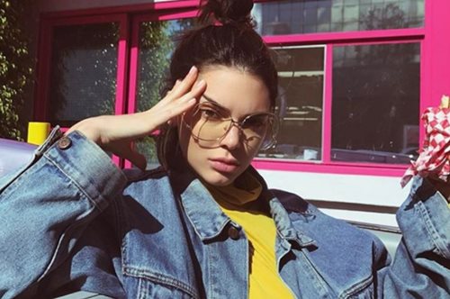 Η νέα πόζα που κάνουν όλες στο Instagram θα σου προκαλέσει πονοκέφαλο