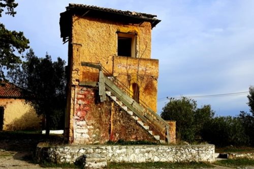 Κτήμα Μπενάκη: Ο κίτρινος πύργος της Αττικής με τη μεγάλη ιστορία