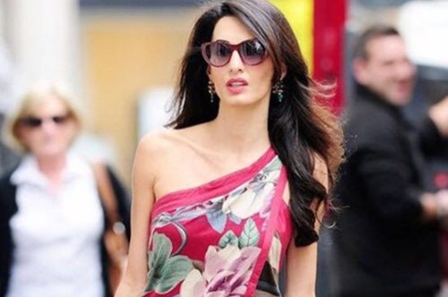 H Αμάλ Κλούνεϊ φόρεσε ήδη το πιο σέξι φόρεμα του καλοκαιριού 