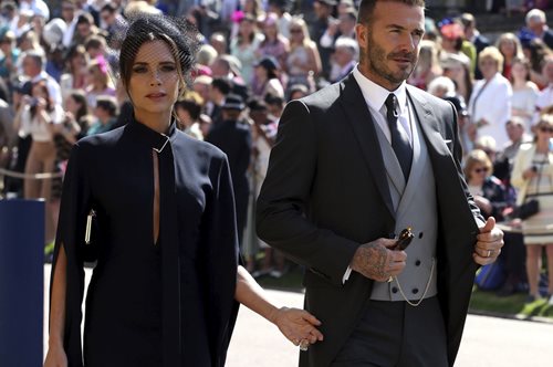 Η Βικτόρια Μπέκαμ εξηγεί με ποιο κριτήριο επέλεξε το φόρεμα για το βασιλικό γάμο της χρονιάς