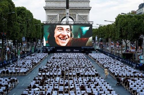 Όταν τα Ηλύσια Πεδία μεταμορφώθηκαν σε θερινό σινεμά για ένα βράδυ