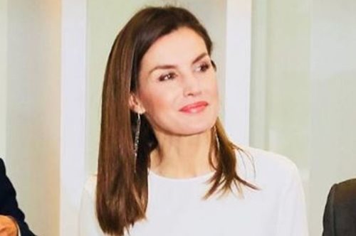 Η πολύ θηλυκή φούστα που ξεπούλησε αμέσως μετά την εμφάνιση της βασίλισσας Λετίσια 