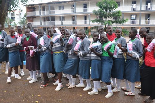 Η «τραυματική» εμπειρία που κρατά εκτός σχολείου τα κορίτσια στην Αφρική