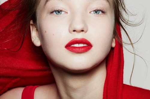 Αν έπρεπε να διαλέξουμε το απόλυτο κόκκινο κραγιόν, θα διαλέγαμε αυτό