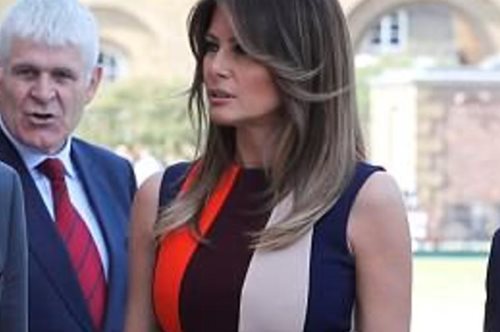 Το «βρετανικό» μυστικό πίσω από το colour block φόρεμα της Μελάνια Τραμπ στο Λονδίνο