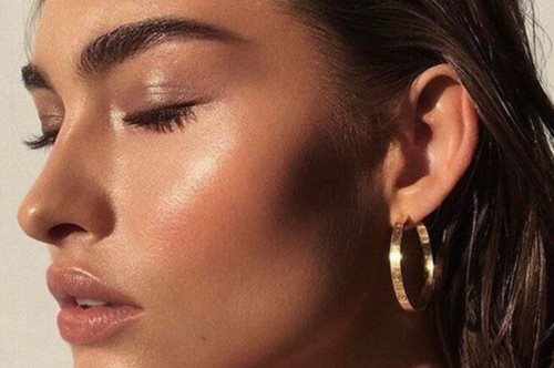 Τόσο απαλό που σχεδόν ξεχνάς ότι το φοράς: Το νέο προϊόν για λάμψη που θα λατρέψεις