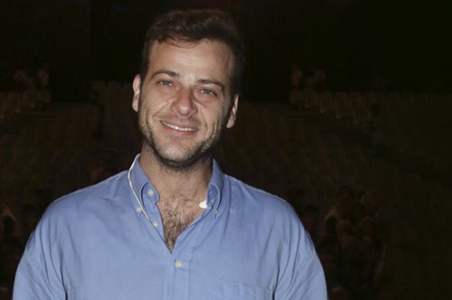 Αγνώριστος: Ο Ορέστης Τζιόβας μόλις έκανε μια μεγάλη αλλαγή στην εμφάνισή του