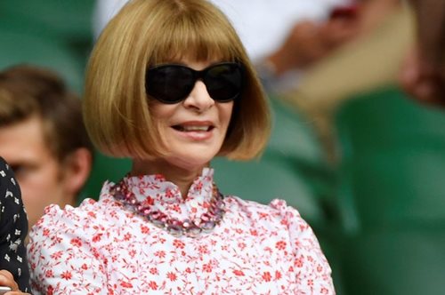 H Άννα Γουίντουρ φορά μόνο αυτά τα 3 κομμάτια όλο το καλοκαίρι