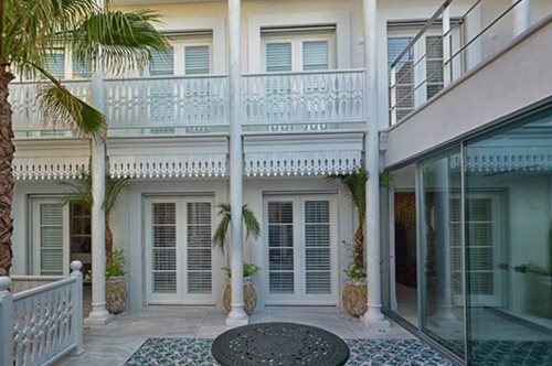 Βγαλμένο από τα παραμύθια: Φινετσάτη ανακαίνιση σε διατηρητέο νεοκλασικό στο Θησείο