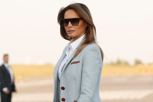 Η εικόνα της με flat παπούτσια: Όταν η Μελάνια Τραμπ κατέβηκε από τα ψηλοτάκουνα