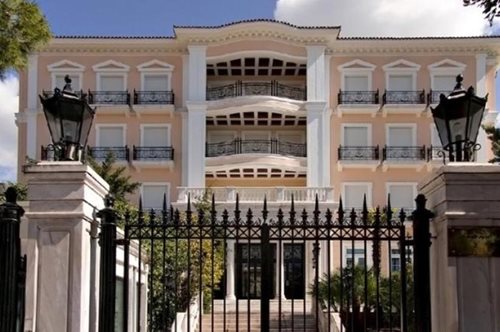 To Ίδρυμα Λάτση προσφέρει 5 εκατομμύρια για τη στήριξη των πληγέντων από τις φωτιές