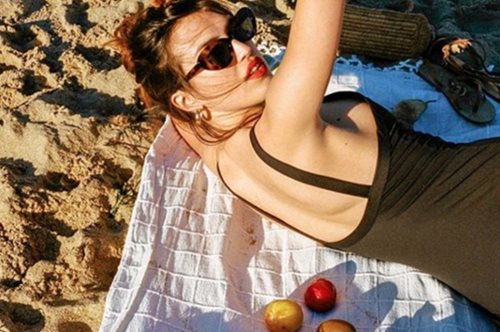 Γαλλική ριβιέρα: Τα 3 μαγιό που έχουν πάντα στη βαλίτσα τους οι Παριζιάνες