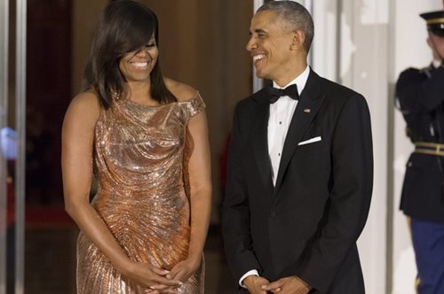 Πόσο cool: Ο Μπαράκ και η Μισέλ Ομπάμα χορεύουν σαν φοιτητές σε συναυλία της Beyonce