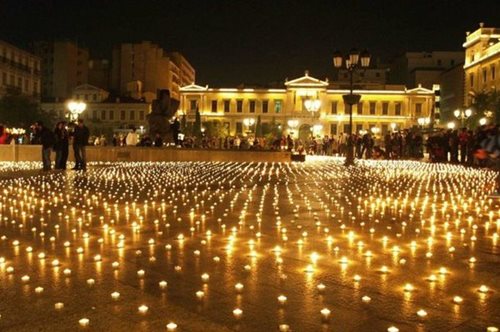 «Ένα συγγνώμη από εμάς σε σας εκεί ψηλά»: Το μήνυμα της σιωπηλής συγκέντρωσης στο Σύνταγμα 
