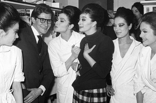 «Το πιο ωραίο μακιγιάζ για μια γυναίκα είναι το πάθος»: Τι σημαίνει τελικά να είσαι ο Ιβ Σεν Λοράν;