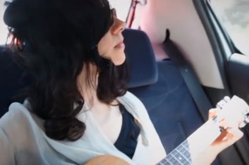 H PJ Harvey στην Ειδομένη για το νέο της βίντεο κλιπ