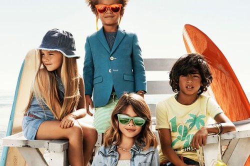 Δωρεά καινούργιου παιδικού ρουχισμού Tommy Hilfiger στους πυρόπληκτους