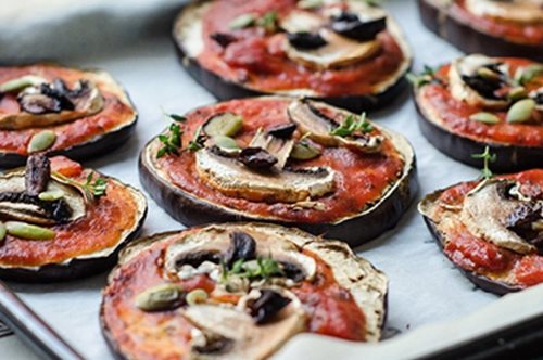 Αντίο ζυμάρι: Τα πιτσάκια μελιτζάνας είναι το ίδιο νόστιμα χωρίς τις έξτρα θερμίδες