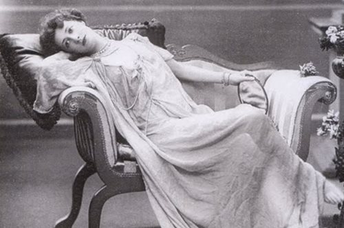 Η Ισπανίδα που έγινε η μούσα των ανδρών του νυχτερινού Παρισιού της Μπελ επόκ