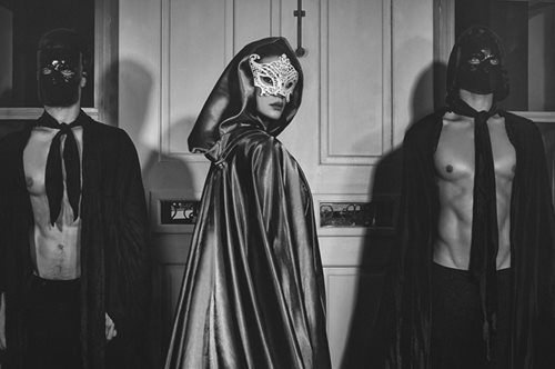 «Η βραδιά που πήγα σε sex party στη Νέα Υόρκη». Μια γυναίκα αφηγείται την εμπειρία της