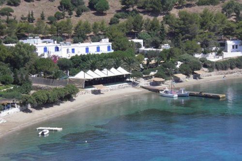 Σε αυτό το παραδεισένιο ελληνικό νησάκι κατοικεί μόνο μία οικογένεια