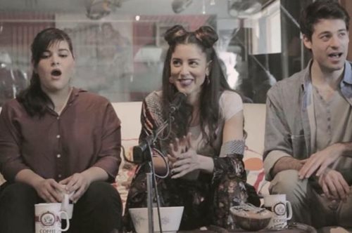 Η απίστευτη διασκευή του «Θα σπάσω κούπες» που έγινε viral