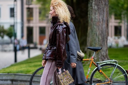 Ξεχνάμε όλα τα άλλα: Αυτά είναι τα sneakers για τα οποία θα μιλούν όλοι φέτος