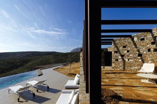 Λιτή πολυτέλεια: Αυτή η κρυμμένη κατοικία στη Σέριφο είναι το σπίτι σε νησί που όλοι θα θέλαμε