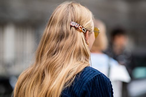 Μελαχρινό ξανθό: Το τοπ χρώμα μαλλιών για το χειμώνα λέγεται «ψημένη καρύδα»