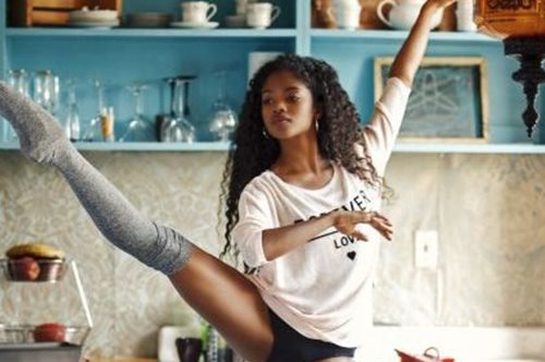 Η άσκηση της μπαλαρίνας: Το πανεύκολο μυστικό για καλοσχηματισμένες γάμπες 