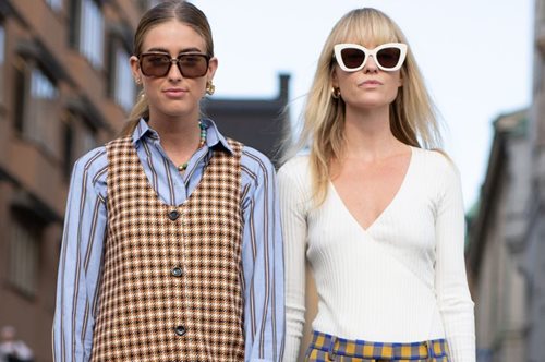 Η τσάντα που μοιάζει να βγήκε απ' την ντουλάπα της Κάρι Μπράντσο κοστίζει 30 ευρώ