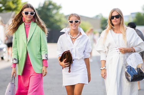 Μα τι συμβαίνει; Είναι αυτό το νέο μαζικό τρεντ στα παπούτσια για το οποίο κανείς δε μιλάει; 