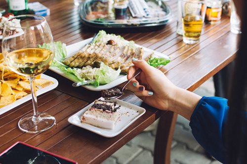 Αυτές είναι οι 10 ανθυγιεινές τροφές που πρέπει να διαγράψεις αμέσως από την καθημερινή διατροφή σου